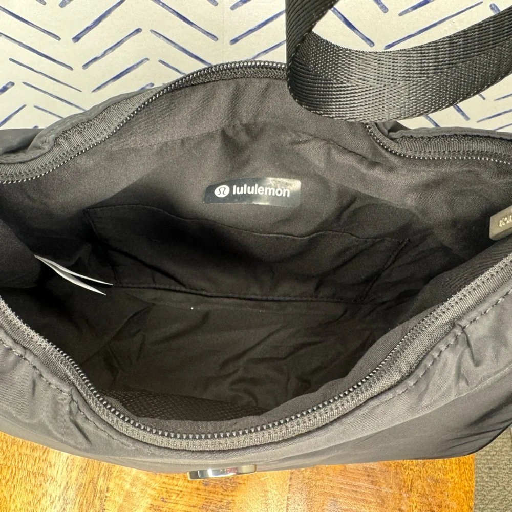NWT Lululemon Inspired Black Shoulder bag 4L o/s - Picture 4 of 8